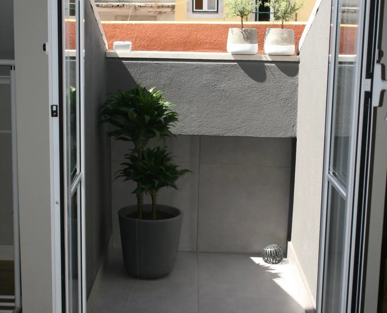 Bed & Breakfast Flores Guest House Lisbon