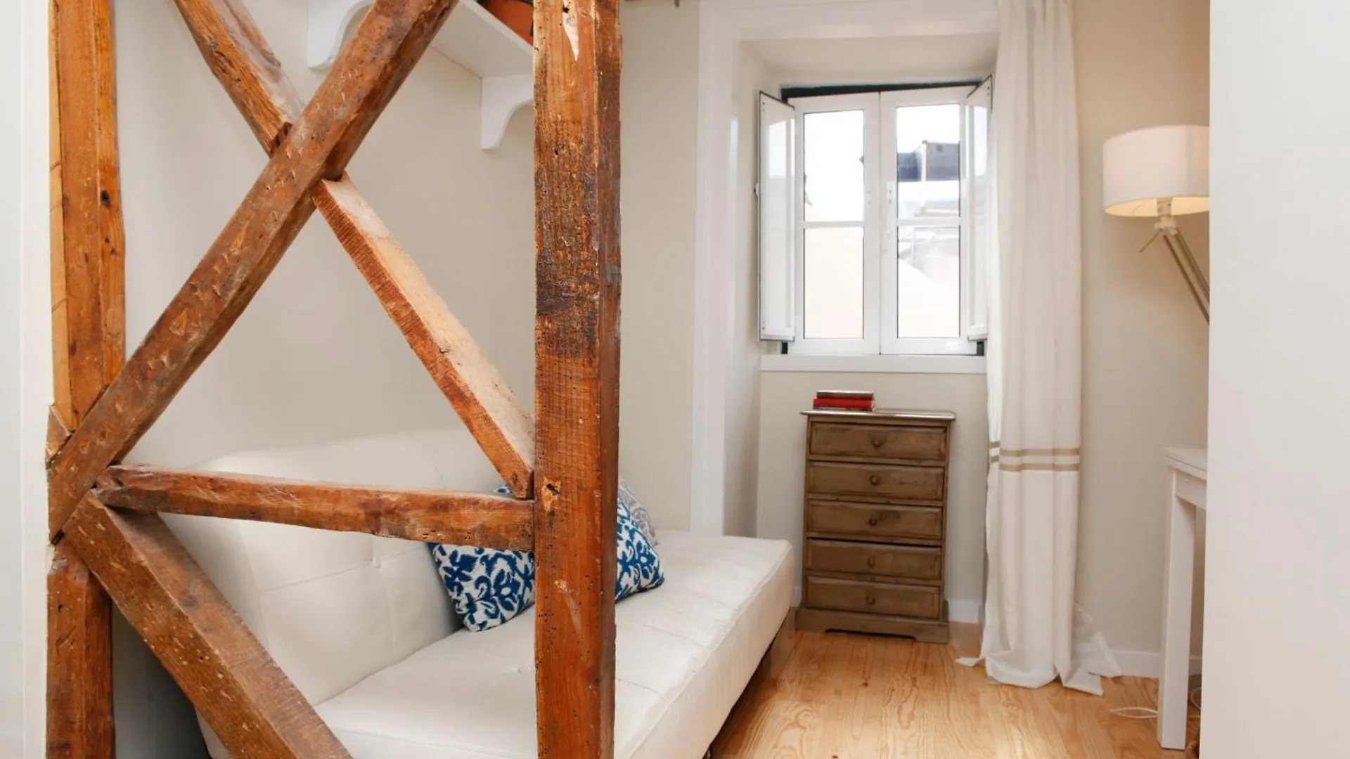 Flores Guest House Lisbon Bed & Breakfast
