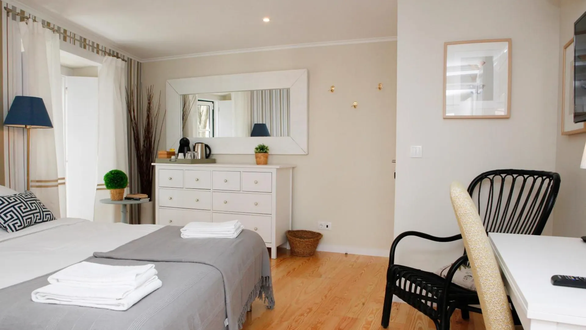 Flores Guest House Lisbon Bed & Breakfast